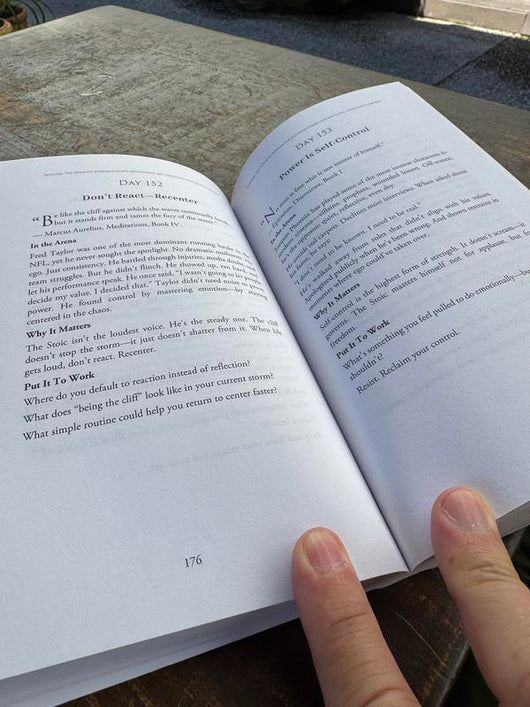 365 Daily Lessons of Stoicism